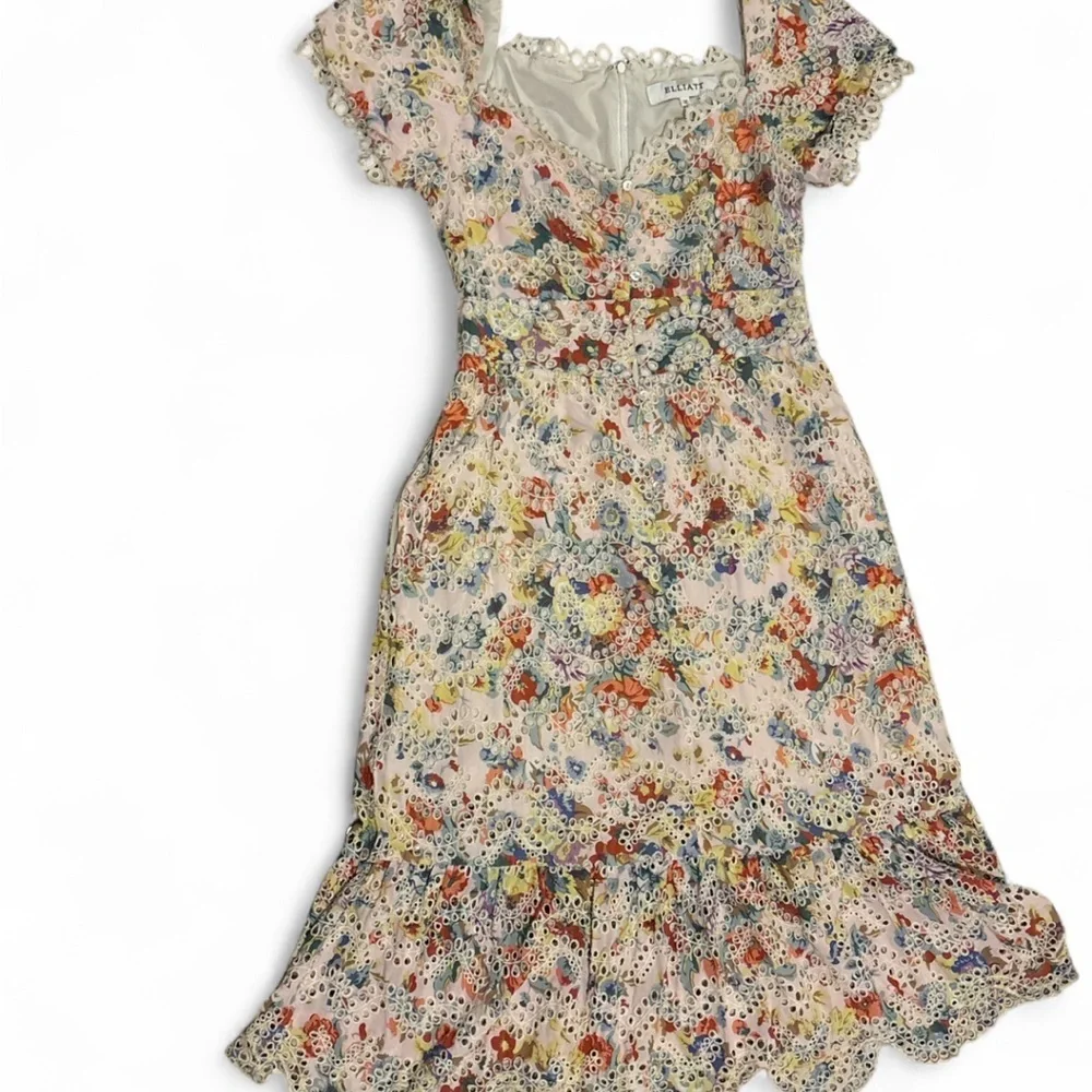 Elliatt Boho Floral Eyelet Scallop Lace Midi Dress Blush Multicolor Size M